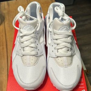 Nike Huarache white/white/pure platinum never worn